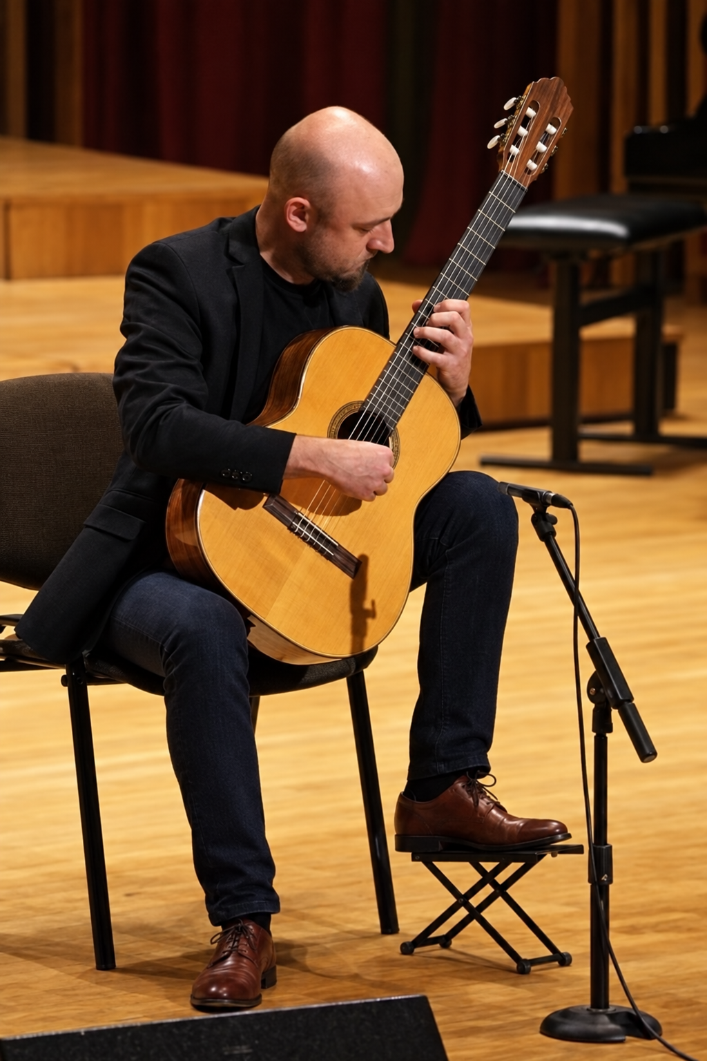 Mateusz Murawski podczas solowego koncertu gitarowego